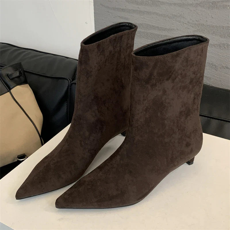 Elegant Pointed-Toe Ankle Boots – Vintage Low-Heel Winter Booties for Women