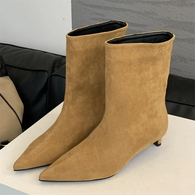 Elegant Pointed-Toe Ankle Boots – Vintage Low-Heel Winter Booties for Women